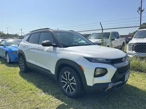 Used 2021 Chevrolet TrailBlazer ACTIV w/ Technology Package FWD image 14