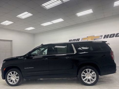 Used 2024 Chevrolet Suburban High Country AWD/4WD image 8
