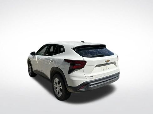 Certified 2024 Chevrolet Trax LS FWD image 3