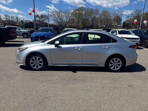 Used 2025 Toyota Corolla LE AWD/4WD image 4
