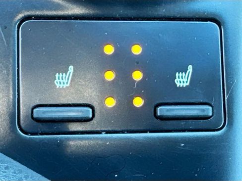 Used 2018 Toyota Camry XSE image 18