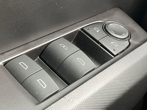 Used 2024 Chevrolet Colorado LT w/ LT Convenience Package image 7