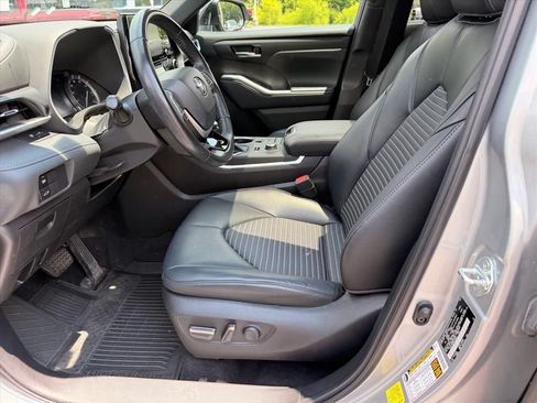 Used 2022 Toyota Highlander XSE AWD/4WD image 13