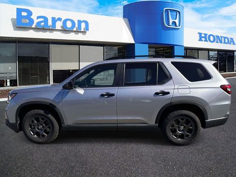 Certified 2025 Honda Pilot TrailSport image 3