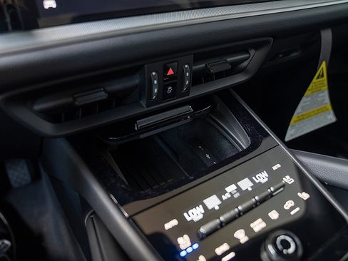 Used 2025 Porsche Cayenne image 16