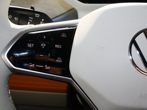 Used 2025 Volkswagen ID. Buzz 1st Edition image 16