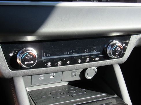 New 2025 Mitsubishi Outlander SE image 18