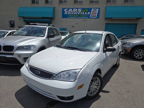 Used 2007 Ford Focus SE FWD image 2