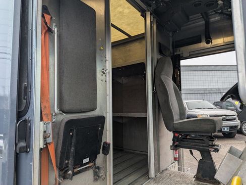 Used 2019 Ford E-450 and Econoline 450 Super Duty image 11