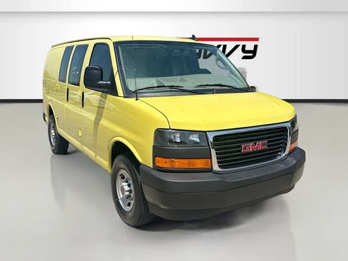 Used 2025 GMC Savana 2500 w/ Enhanced Convenience Package RWD image 1