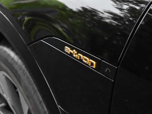 Used 2021 Audi e-tron Premium w/ Convenience Plus Package image 16