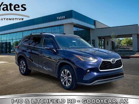 Used 2023 Toyota Highlander XLE FWD image 1