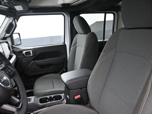 New 2025 Jeep Gladiator Sport image 31