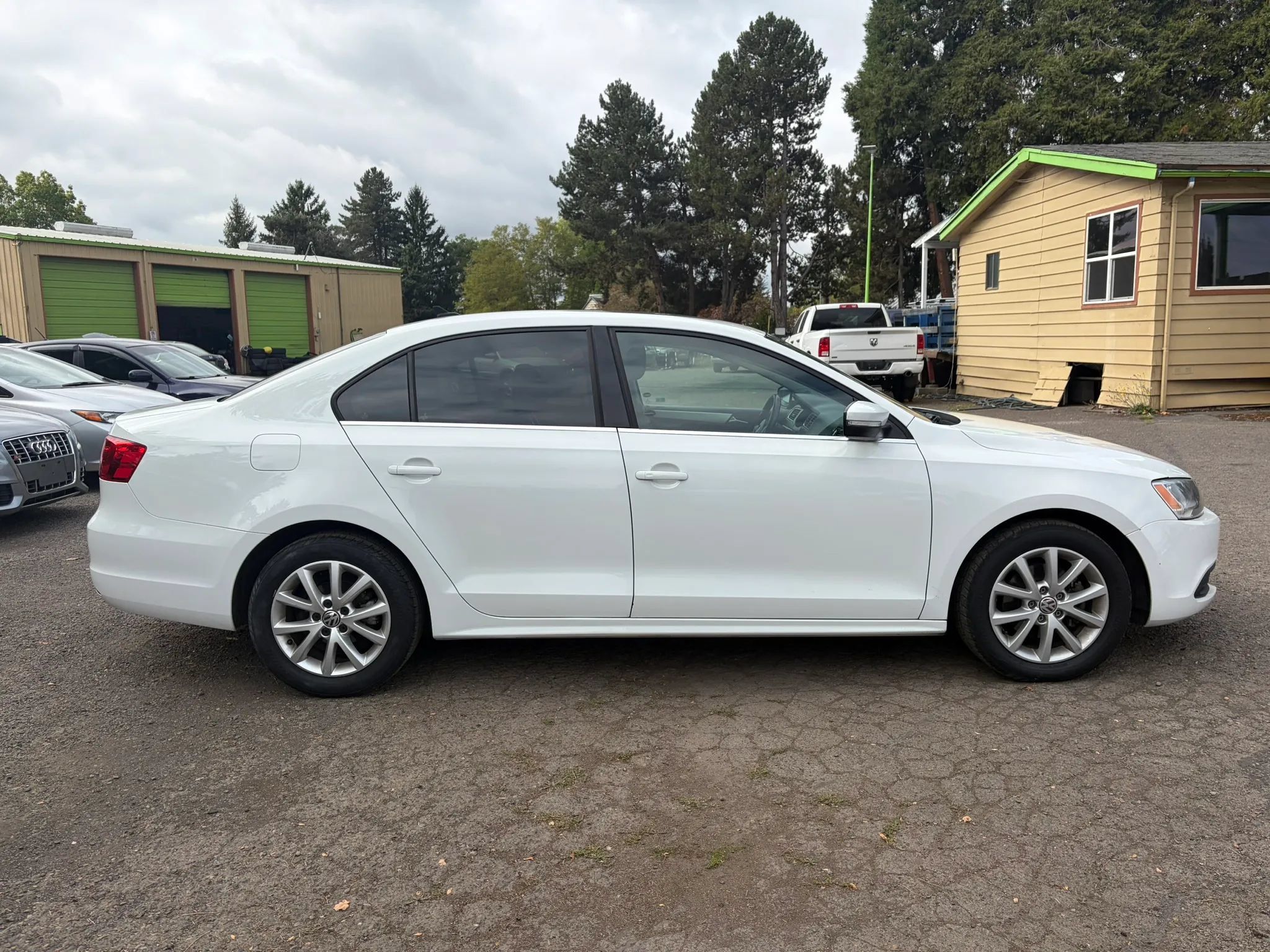 Used 2014 Volkswagen Jetta SE FWD image 2