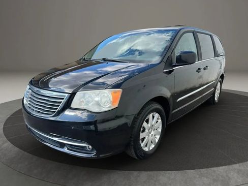 Used 2014 Chrysler Town & Country Touring FWD image 1