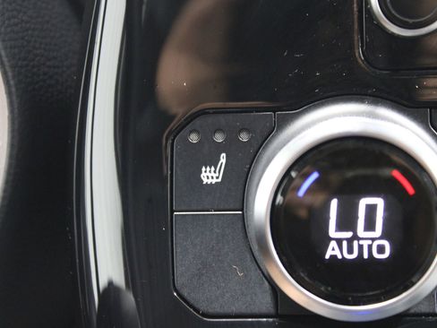Used 2022 Toyota Highlander XLE AWD/4WD image 39