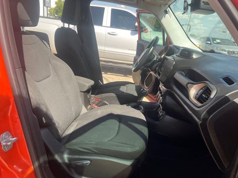 Used 2017 Jeep Renegade Latitude FWD image 15