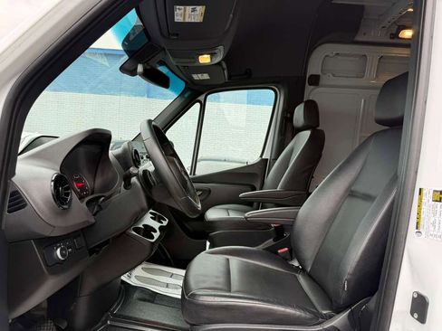 Used 2025 Mercedes-Benz Sprinter 2500 image 19