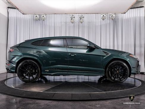 Used 2024 Lamborghini Urus S AWD/4WD image 3