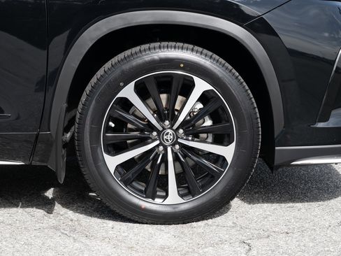 Used 2021 Toyota Highlander XSE image 11