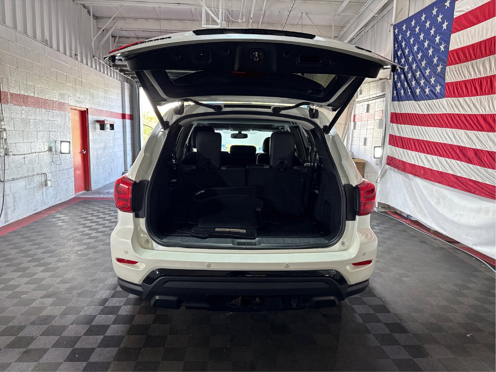 Used 2020 Nissan Pathfinder SL AWD/4WD image 12