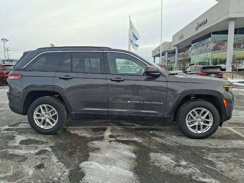 Used 2025 Jeep Grand Cherokee Laredo X image 25