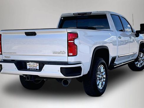 Used 2025 Chevrolet Silverado 2500 High Country w/ High Country Premium Package AWD/4WD image 6