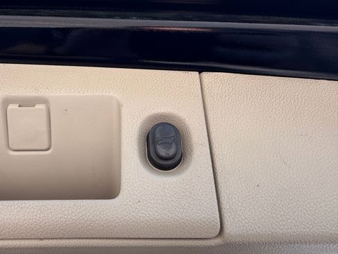 Used 2019 Cadillac Escalade Premium Luxury AWD/4WD image 19