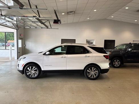 Used 2023 Chevrolet Equinox Premier AWD/4WD image 4