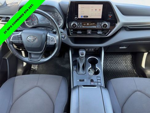 Used 2023 Toyota Highlander LE image 12