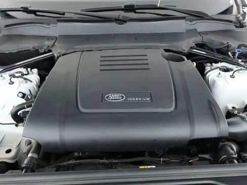 Used 2024 Land Rover Discovery S image 26