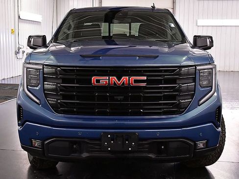 Used 2025 GMC Sierra 1500 Elevation w/ Elevation Premium Package AWD/4WD image 2