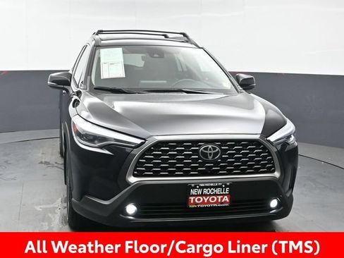 Certified 2022 Toyota Corolla Cross XLE w/ Black Badges Package (TMS) AWD/4WD image 11