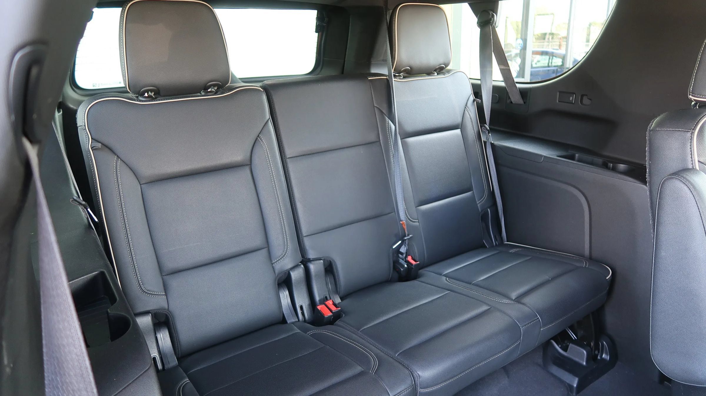 Used 2021 Chevrolet Suburban Premier w/ Premium Package RWD image 21