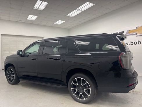 New 2026 Chevrolet Suburban RST w/ RST Capability Package AWD/4WD image 7