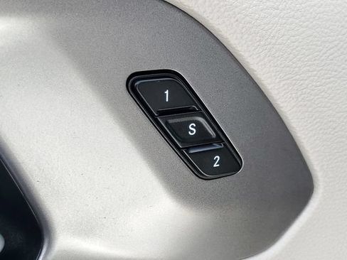Used 2024 Chrysler Pacifica Touring-L FWD image 28