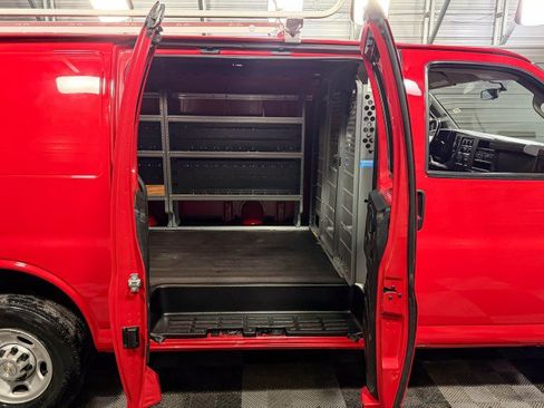 Used 2022 Chevrolet Express 2500 w/ Driver Convenience Package image 17