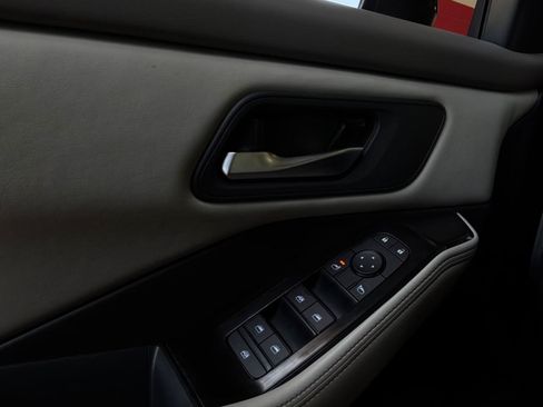 Used 2025 Nissan Rogue SV FWD image 21