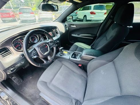 Used 2016 Dodge Charger SE RWD image 12