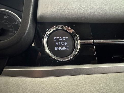 New 2026 Mitsubishi Outlander SE image 11