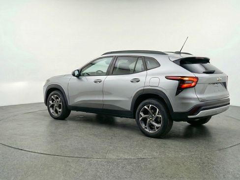 Used 2025 Chevrolet Trax LT image 6