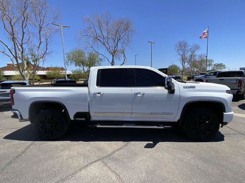 Used 2025 Chevrolet Silverado 2500 High Country w/ Technology Package AWD/4WD image 2