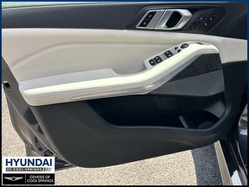 Used 2021 BMW X5 xDrive40i w/ M Sport Package AWD/4WD image 19