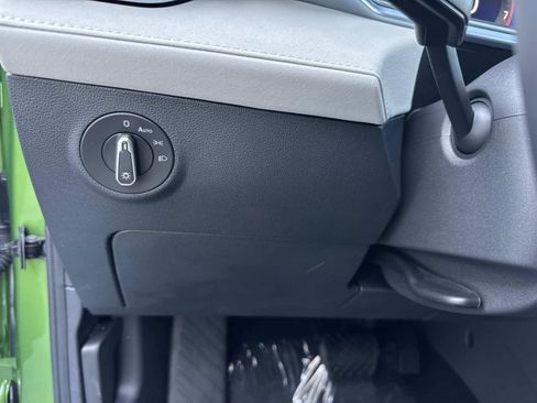 New 2026 Volkswagen Taos SE FWD image 32