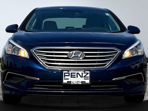 Used 2016 Hyundai Sonata SE w/ Cargo Package FWD image 2