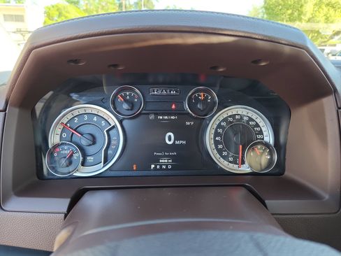 Used 2018 RAM 1500 Laramie w/ Convenience Group AWD/4WD image 10