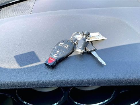 Used 2009 Dodge Challenger R/T RWD image 12