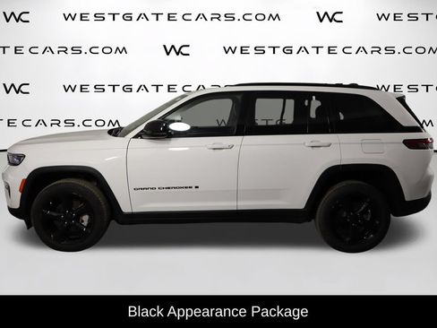 Used 2023 Jeep Grand Cherokee Limited w/ Black Appearance Package AWD/4WD image 5