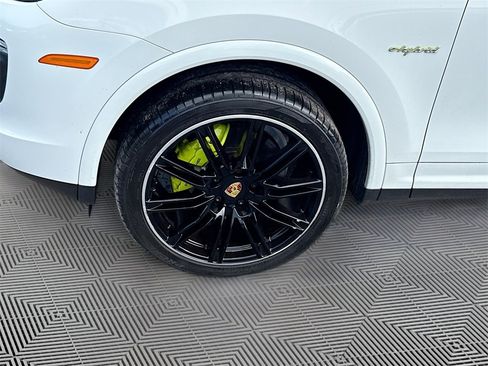 Used 2017 Porsche Cayenne S image 35