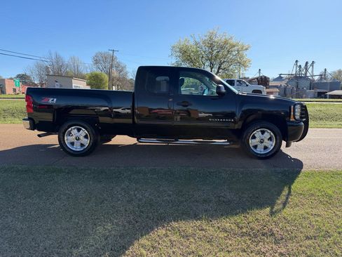 Used 2009 Chevrolet Silverado 1500 LT w/ Power Pack Plus AWD/4WD image 5